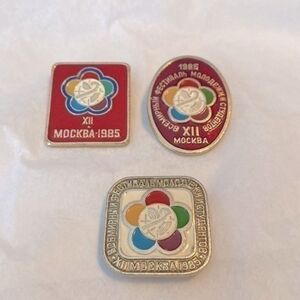 3 vintage pins - Mockba 1985